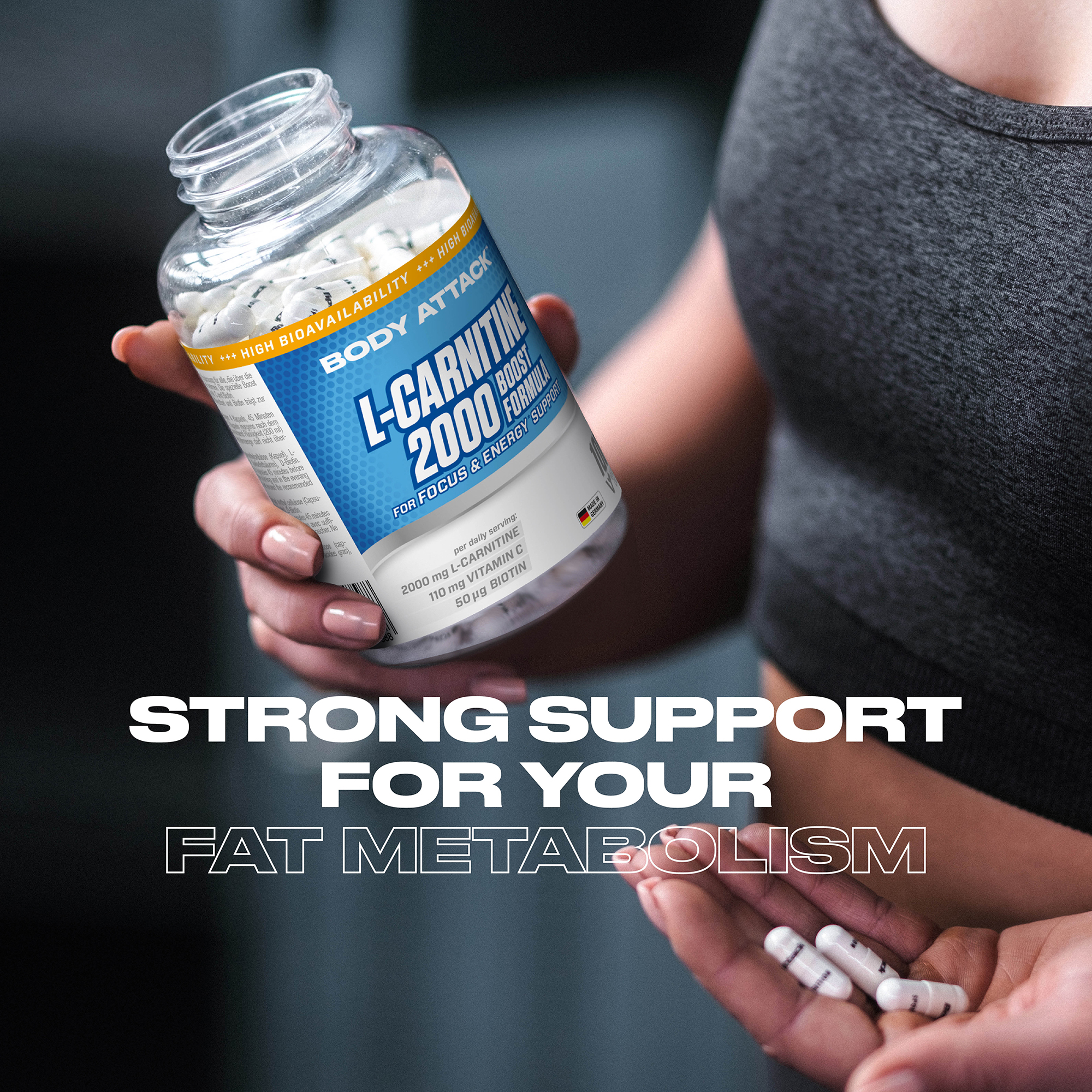 L-Carnitine 2000 Banner Eine Frau hält eine geöffnete Dose L-Carnitine Dose in der Hand